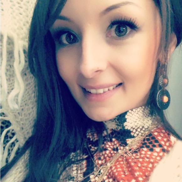 Meet your Posher, Bee - Picture 2 of 3